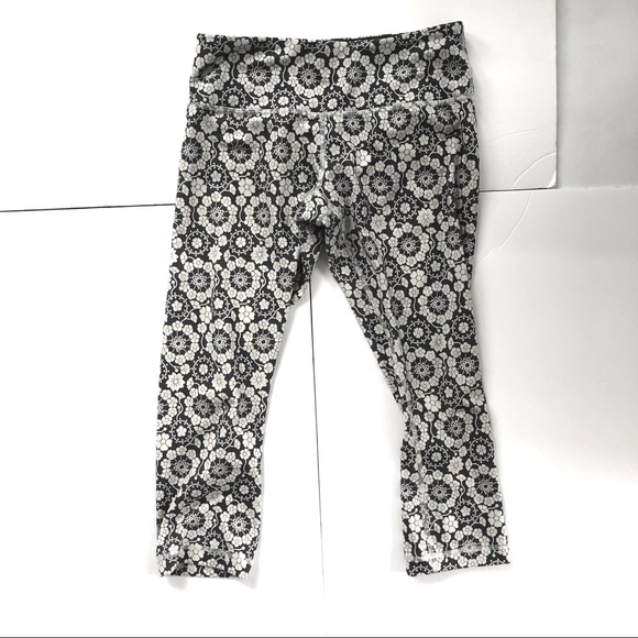 Cropped Lululemon Legging - Picture 1 of 4